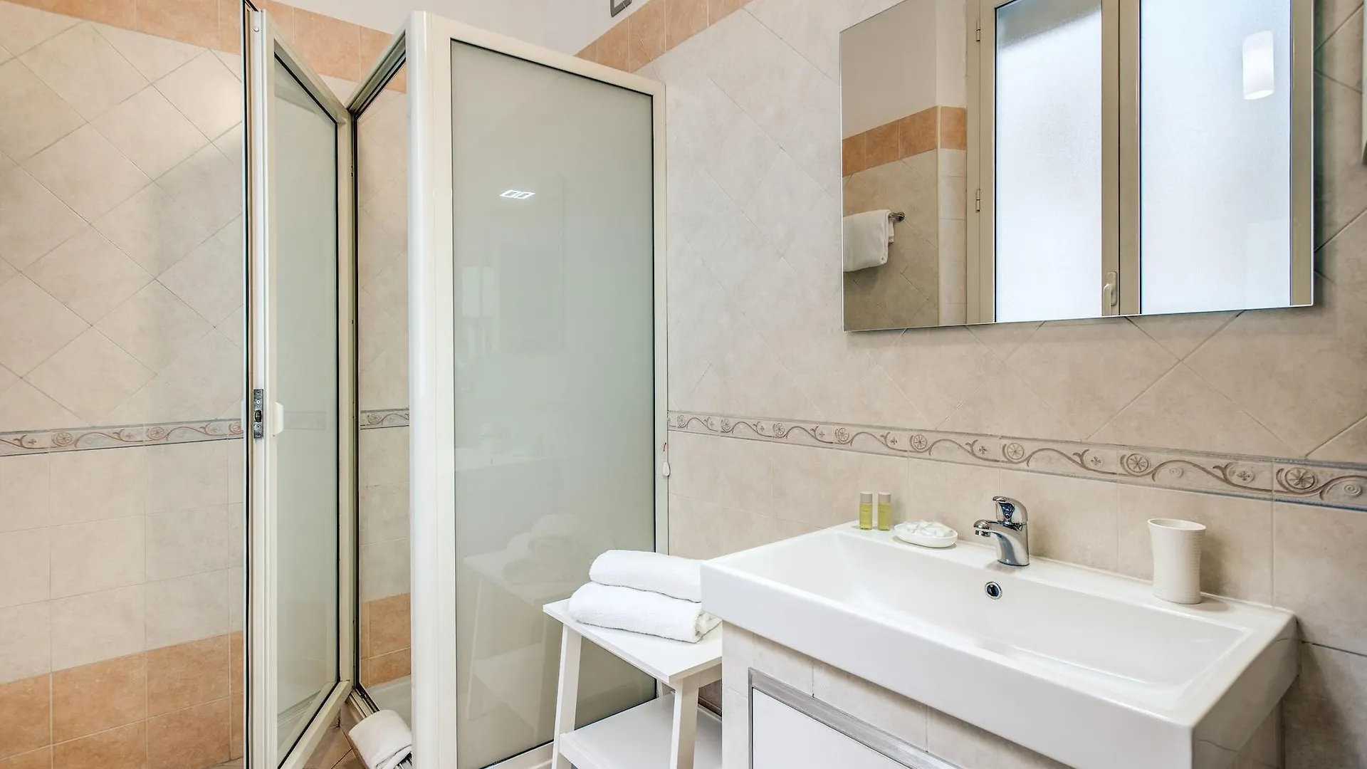 Residenza Praetoria Hotel Rome Guest house